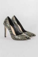 حذاء بكعب عال من الجلد باللون الزيتي والاسود من shoes&more