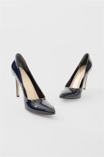 ⁦حذاء بكعب عال من الجلد اللامع باللون الكحلي من shoes&more⁩ - الصورة ⁦2⁩