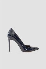 حذاء بكعب عال من الجلد اللامع باللون الكحلي من shoes&more