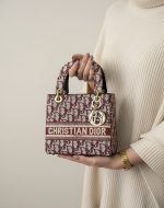 ⁦حقيبة نسائية Dior⁩ - الصورة ⁦3⁩