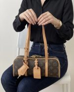 ⁦حقيبة نسائية LV⁩ - الصورة ⁦2⁩