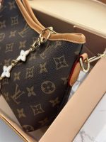 ⁦حقيبة نسائية LV⁩ - الصورة ⁦2⁩