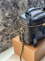 ⁦حقيبة نسائية LV⁩ - الصورة ⁦3⁩