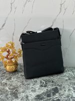 ⁦حقيبة رجالي Lacoste⁩ - الصورة ⁦5⁩