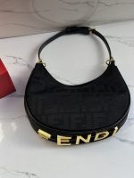 ⁦حقيبة نسائية Fendi⁩ - الصورة ⁦2⁩