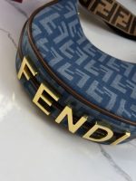 ⁦حقيبة نسائية Fendi⁩ - الصورة ⁦2⁩