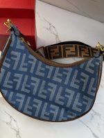 ⁦حقيبة نسائية Fendi⁩ - الصورة ⁦3⁩