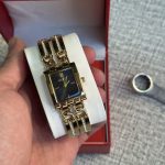 ساعة نسائية Guess