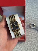 ساعة نسائية Guess